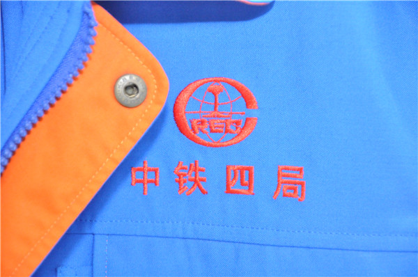 克柔丝服装工厂共享丨合伙人签订了中铁四局定制工作服
