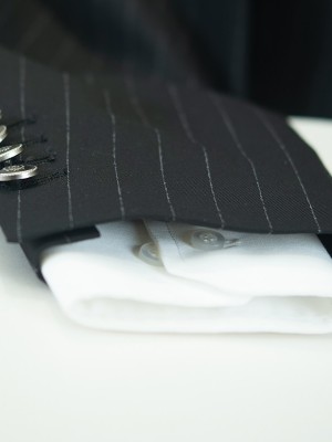 黑色条纹职业装