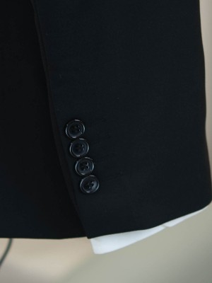 中小企业职业装定制案例：武汉克柔丝如何让团队形象焕然一新