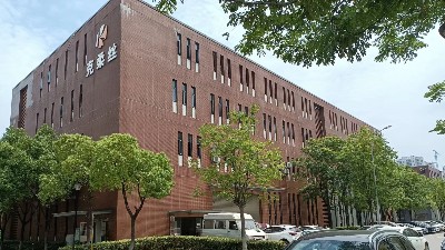 克柔丝职业西装定制厂家-武汉一家20年职业装定制服装工厂