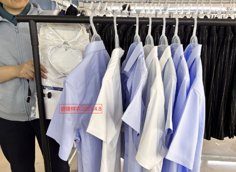 克柔丝团队给盛隆电气集团送定制工作服样衣