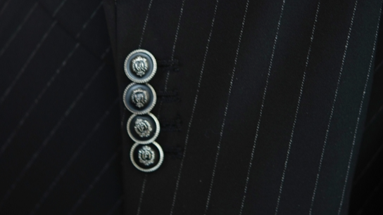 四季西装定制指南：不同季节面料与版型搭配方案