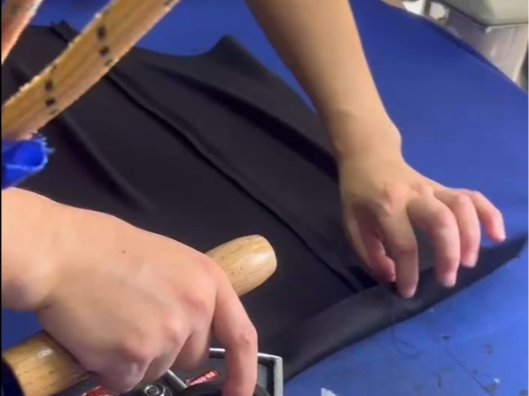 克柔丝服饰的烫衣服区