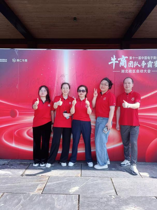 克柔丝职业装西服西装定制厂家团队精英一行5人